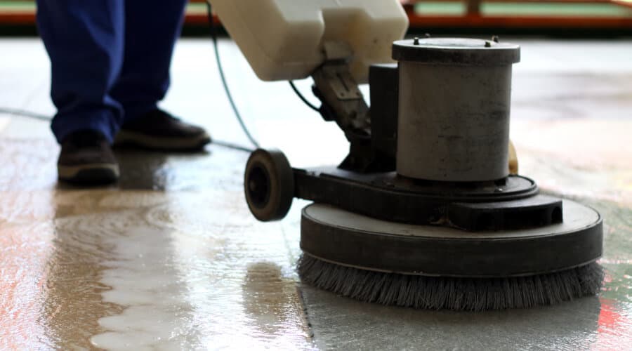 How to clean a wooden floor